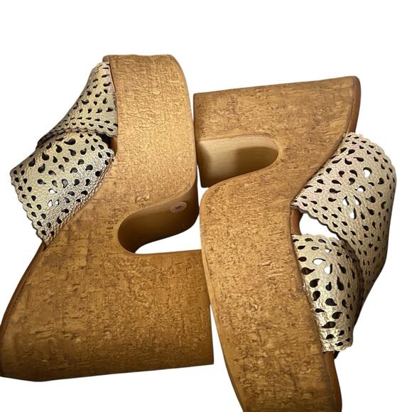 Steve Madden Leather Lining Gold Platform Wedge Sandals NWTs NIB size 8 - Picture 10 of 11